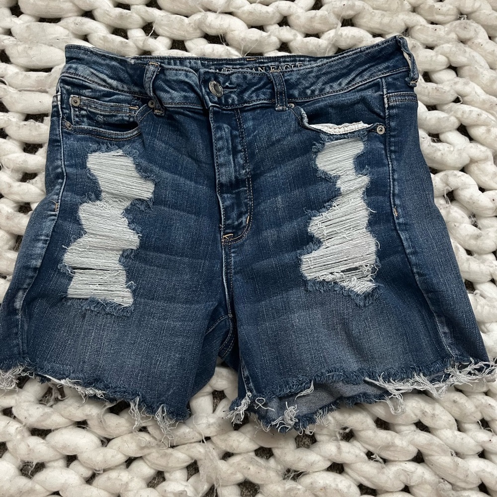 American eagle hi rise shortie size 14 rips and frays ne(x)t level stretch